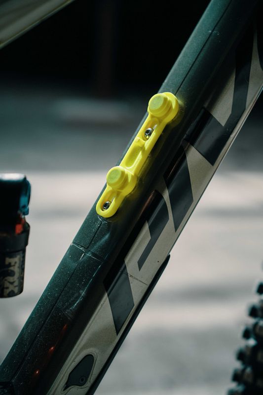 Fidlock TWIST Drikkeflaske 590ml + Sykkelbase 10 ÅRS JUBILEMUSFLASKE