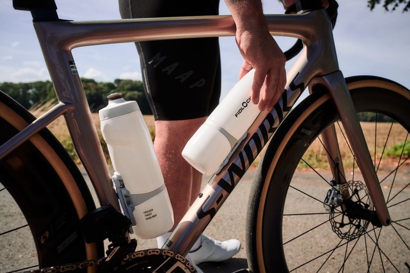 Fidlock TWIST Drikkeflaske 800ml + Sykkelbase POLAR WHITE EDITION